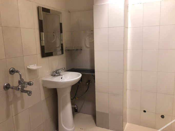 Bathroom 3, The Aster Heritage, Kolkata
