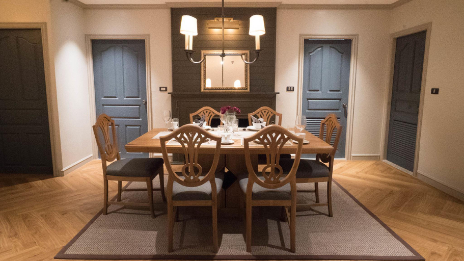 Dining Room 12