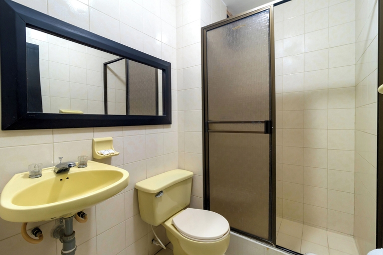 Bathroom 3, Hotel Axis Inn By GEH Suites, Santa Marta (Dist. Esp.)