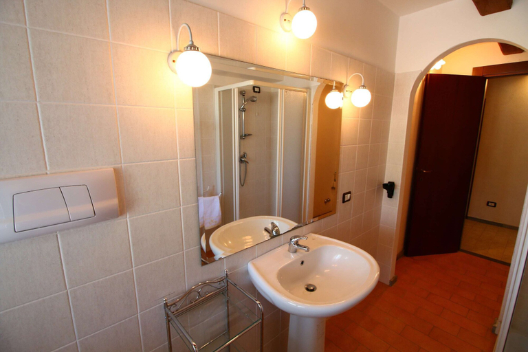 Bathroom 4, Farmhouse With Pool in an Area With History, Nature and art, Viterbo