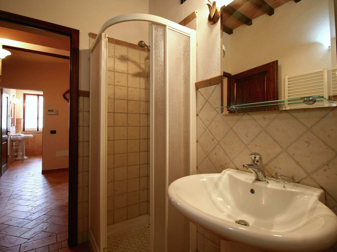 Bathroom 4, Lovely Farmhouse in Asciano With Swimming Pool, Siena
