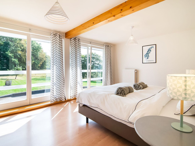 Bedroom 2, Luxurious villa with pool and sauna, and very suitable for culinary workshops!, Liège