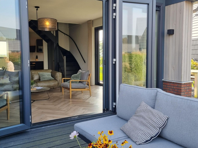 Balcony 4, Waterfront Villa w/ Jetty, Gaasterlân-Sleat