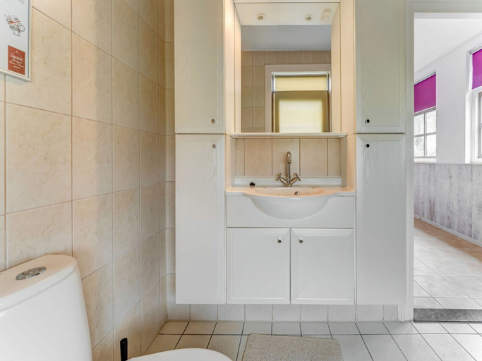Bathroom 3, Cosy Apartment in Sint Maartensbrug Near the Beaches, Zijpe