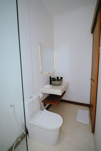 Bathroom 3, Maravilla Complex, Klungkung