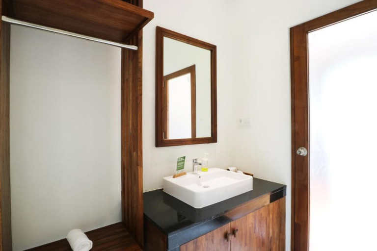 Bathroom 13