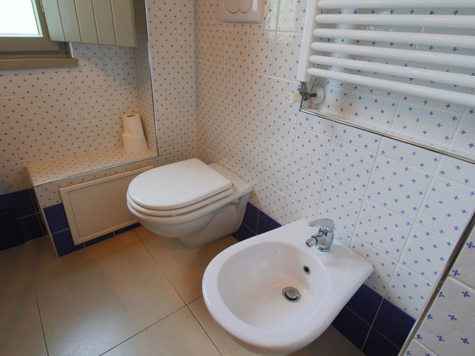 Bathroom 2, Beautiful Farmhouse in San Gimignano With Pool, Siena