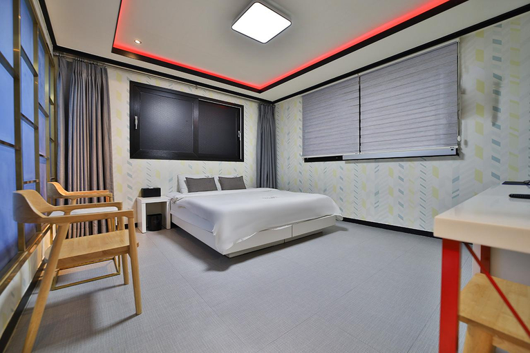 Bedroom 13