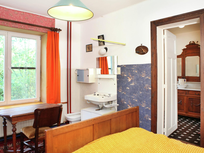 Room 5, Comfortable Mansion in Doomkerke Near Forest, West-Vlaanderen