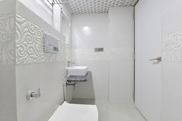 Bathroom 3, Fabhotel Pearl Square, Jaipur