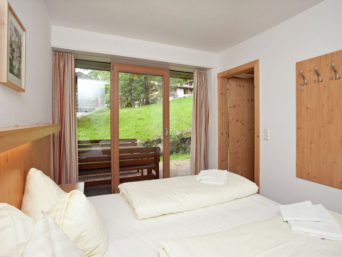 Room 2, Cozy Holiday Home in Konigsleiten With Sauna, Zell am See