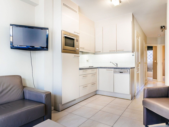 Private kitchen, Apartment in Koksijde Near Sea Dike, West-Vlaanderen