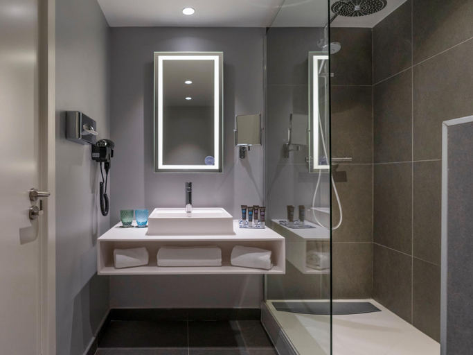 Bathroom 5, Novotel Madrid City Las Ventas, Madrid