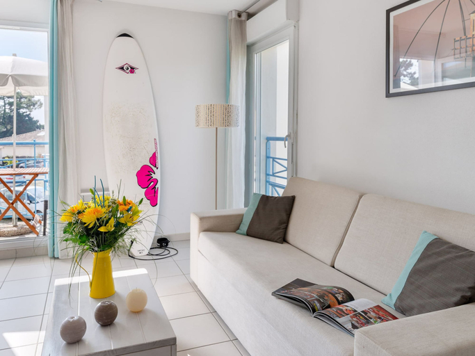 Living room 4, Nice Apartment With Dishwasher, 150m. Away From Platin Beach, Charente-Maritime