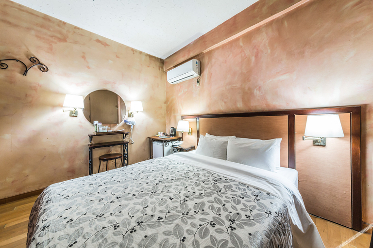Bedroom 4, Oryu Bon Motel, Guro