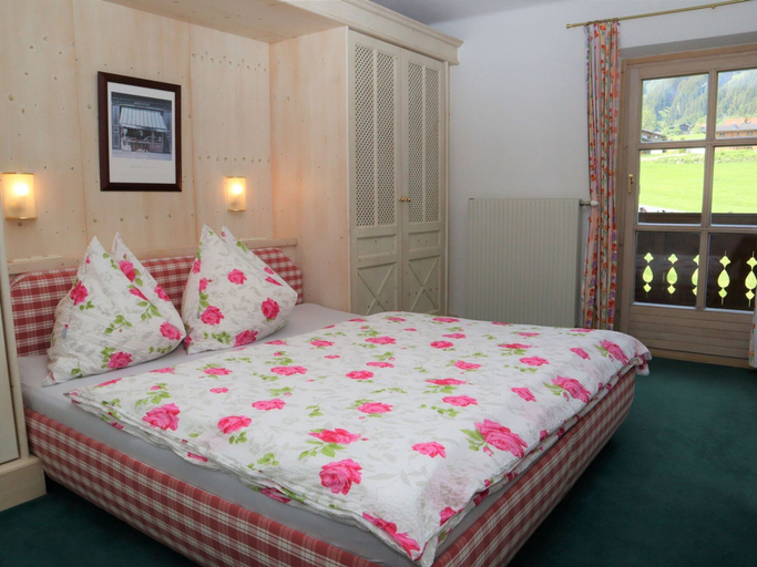 Bedroom 3, Apartment in Krimml With Parking Space, Zell am See