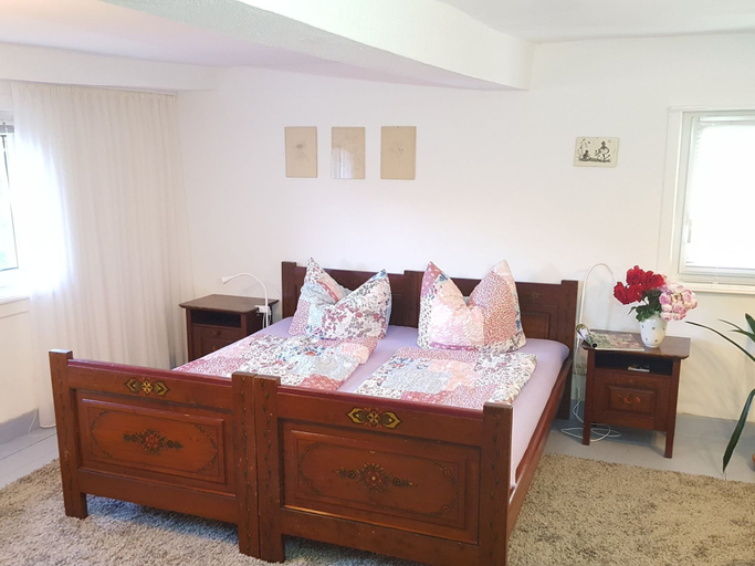 Room 4, Charming Holiday Home With Natural Garden in Kaltennordheim-thuringia, Schmalkalden-Meiningen