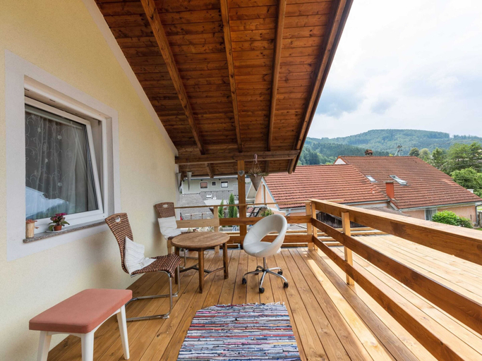 Balcony 4, Modern Holiday Home in Pinsdorf With Garden, Gmunden