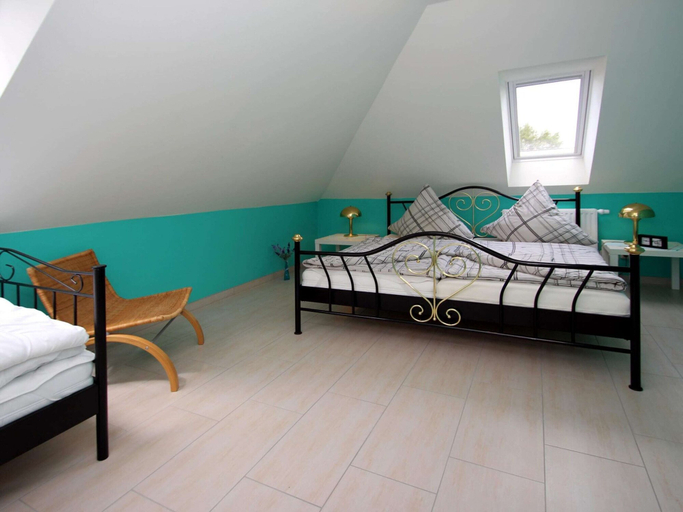 Bedroom 2, Apartment House at Kiessee, Westerholt, Wittmund