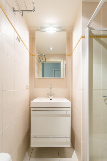 Bathroom 2, Apartment in Koksijde Near Sea Dike, West-Vlaanderen
