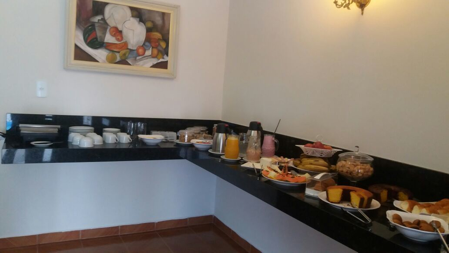 Food & Drinks 4, Hotel Kaeru, Avare