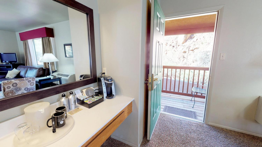 Bedroom 4, Flanigan`s Resort and Spa, Washington