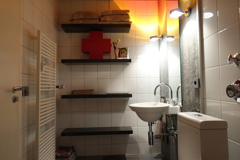 Bathroom 2, Designer Wohnung nahe Flughafen und Messe, Esslingen
