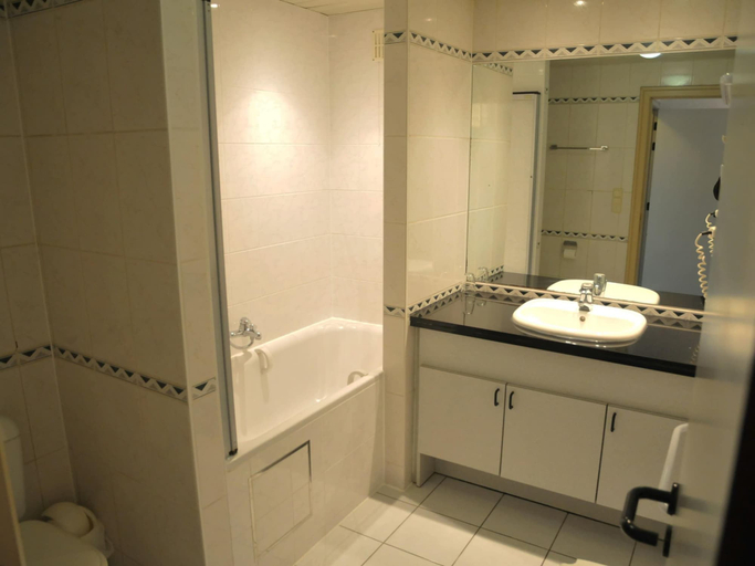 Bathroom 5, Modern Suite With Combi-microwave, Close to Durbuy, Luxembourg