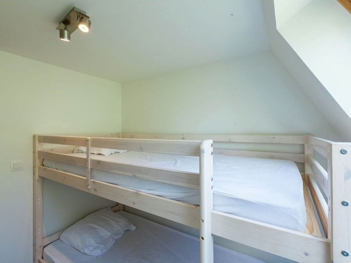 Bedroom 2, Relaxing Holiday Home in Adinkerke With Fenced Garden, West-Vlaanderen