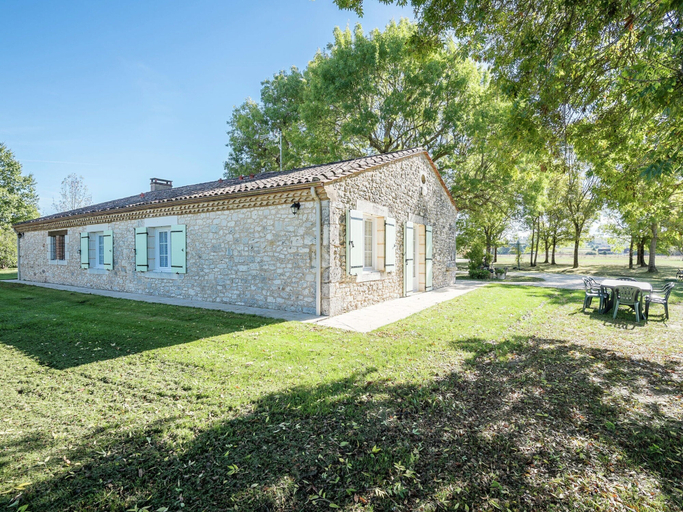 Exterior 2, Spacious Holiday Home in Saint-nexans With Terrace, Dordogne