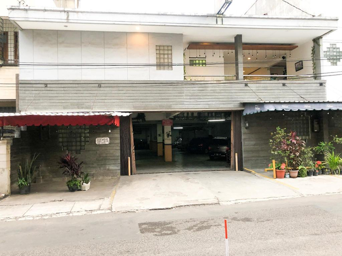 Exterior & Views 29