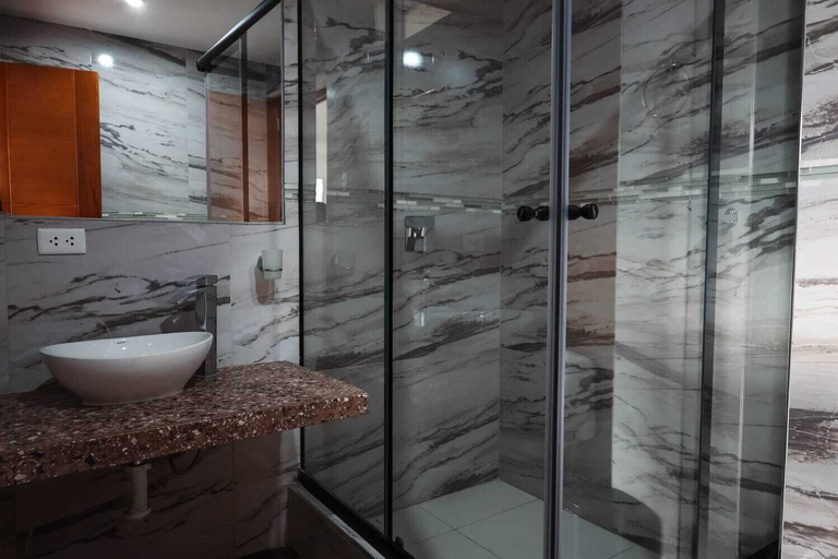 Bathroom, Aural Lodge, Cajamarca