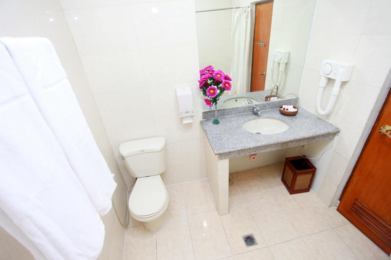 Bathroom 11