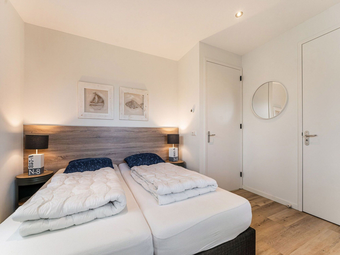 Room 3, Serene Holiday Home in De Koog Texel With Sauna, Texel