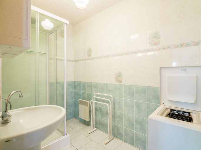 Bathroom 4, Spacious Holiday Home in Saint-nexans With Terrace, Dordogne