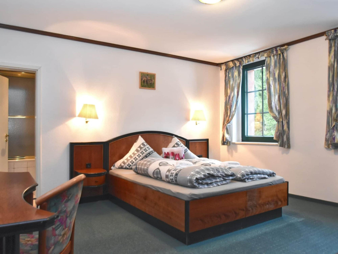 Bedroom 2, Luxurious Apartment in Jagersgrun With Saunas, Vogtlandkreis
