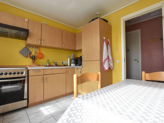 Private kitchen 2, Modern Apartment in Wittenbeck with Terrace, Fenced Garden, Rostock
