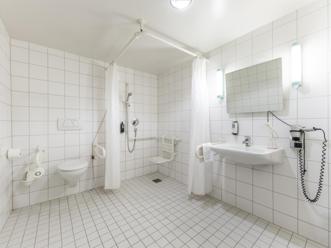 Bathroom 5, ibis Stuttgart Centrum, Stuttgart