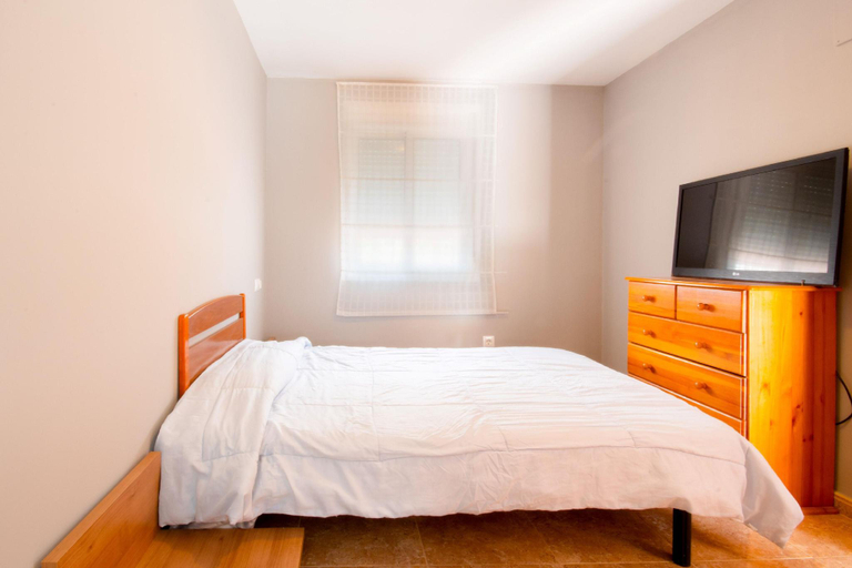 Bedroom 4, EL PINARET - Charming chalet next to the forest with free Wi-Fi, Tarragona