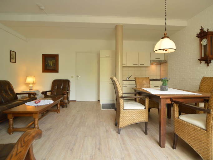 Others 5, Snug Apartment in Schin op Geul Near Public Pool, Valkenburg aan de Geul