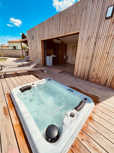 Others 4, Lodge Sainte Sara, Gard