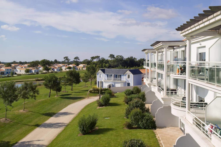 Exterior 3, Spacious Villa With a Private Pool on a Golf Course in Loire, Vendée