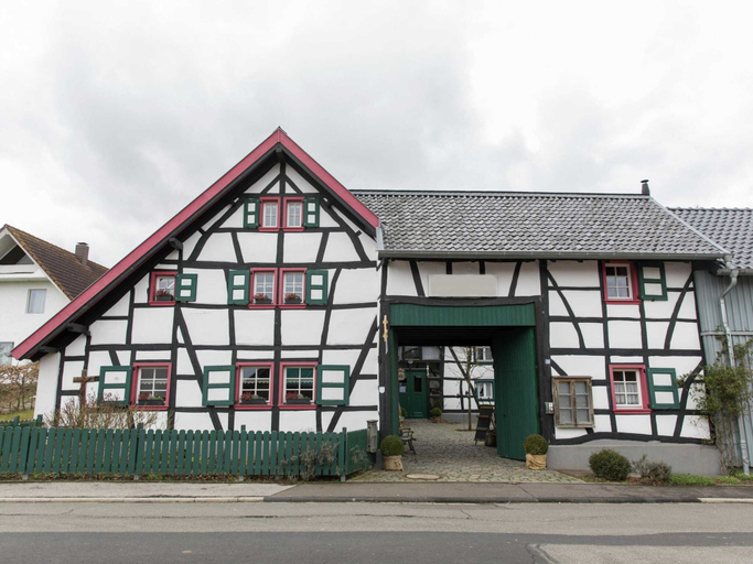 Exterior 4, Modernes Apartment mit Parkplatz in der Eifel, Euskirchen