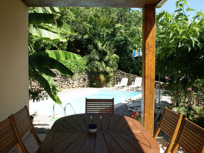 Garden 4, Serene Holiday Home in Les Salelles With Swimming Pool, Ardèche