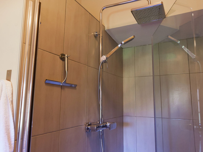 Bathroom 3, Romantic Stay in a Medieval Castle With Pool and Restaurant Among Others, Dordogne