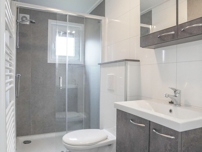 Bathroom, Dreamy Chalet With a Covered Terrace, Close to Nature, Wierden