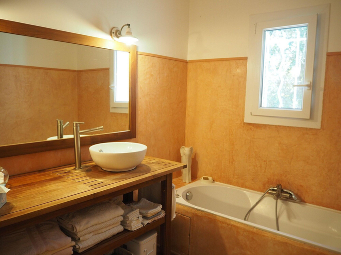 Bathroom 2, Holiday Home in Villes-sur-auzon With Pool, Vaucluse