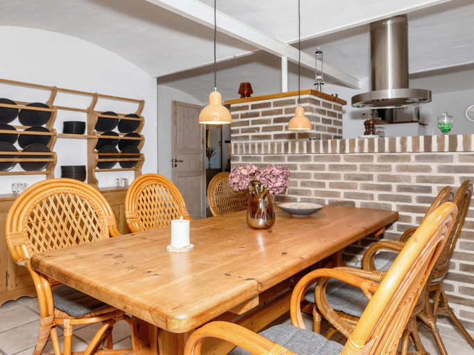 Dining 5, 4 Star Holiday Home in Frederikshavn, Frederikshavn