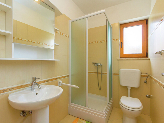 Others 4, Villa in Kma?i?i With Private Pool, Tinjan