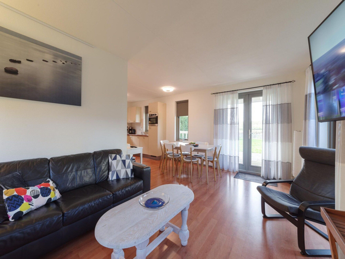 Dining 4, Holiday Home in Wemeldinge Near the Sea, Kapelle
